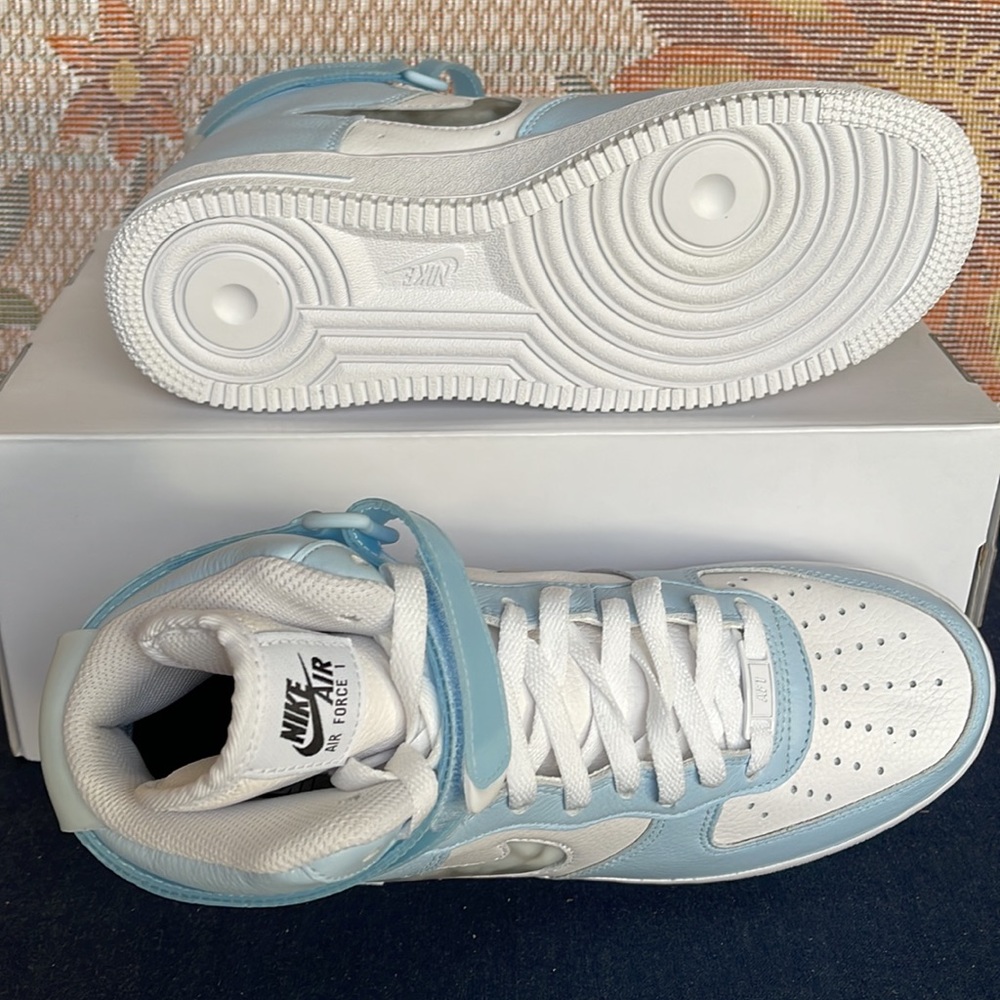 Nike WMNS Air Force 1 Mid CASTOM NIKE
BY CIERRA
WMNS sneakers - Platforms - Picture 4 of 16